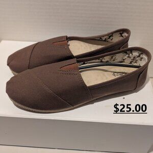 BRAND NEW REFRESH NINA MAHOGANY 8.5 NO BOX